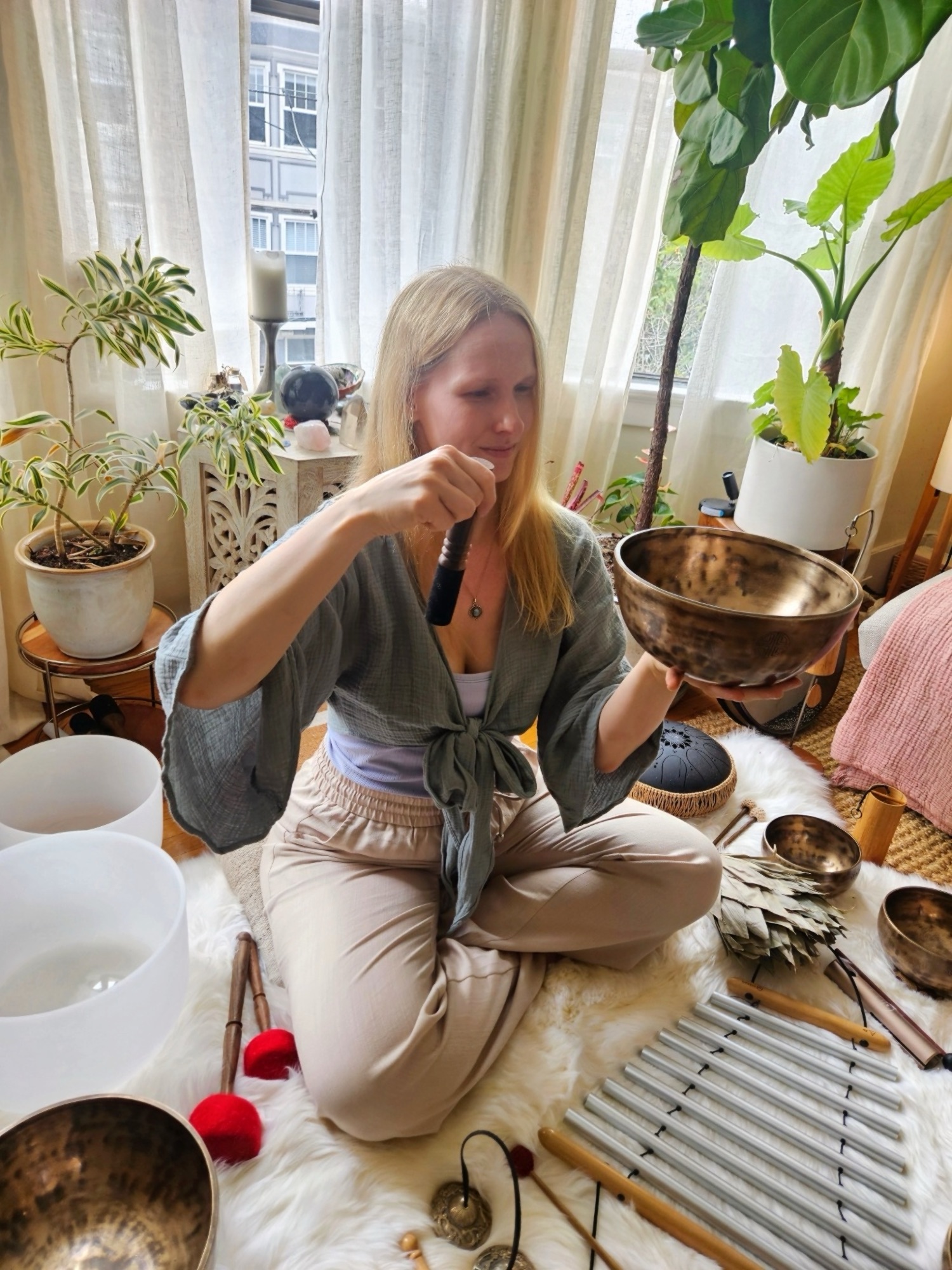 Singing bowl portrait - ceremony and integration